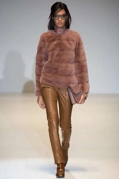 Look 14